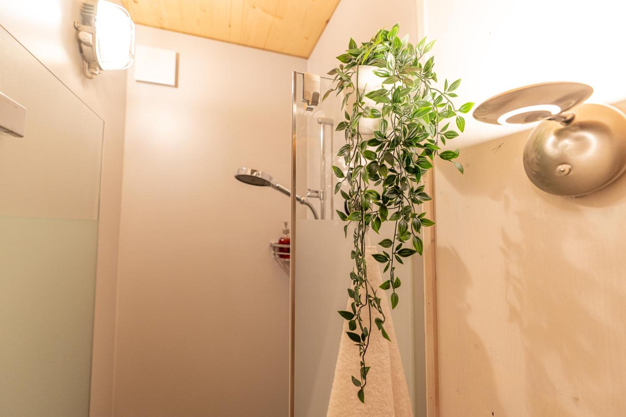 Tiny House Chez Claudine - Relaxen, Workspace, Naehe Thermen, Netflix, Free Parking & Wifi Brugg  Bagian luar foto