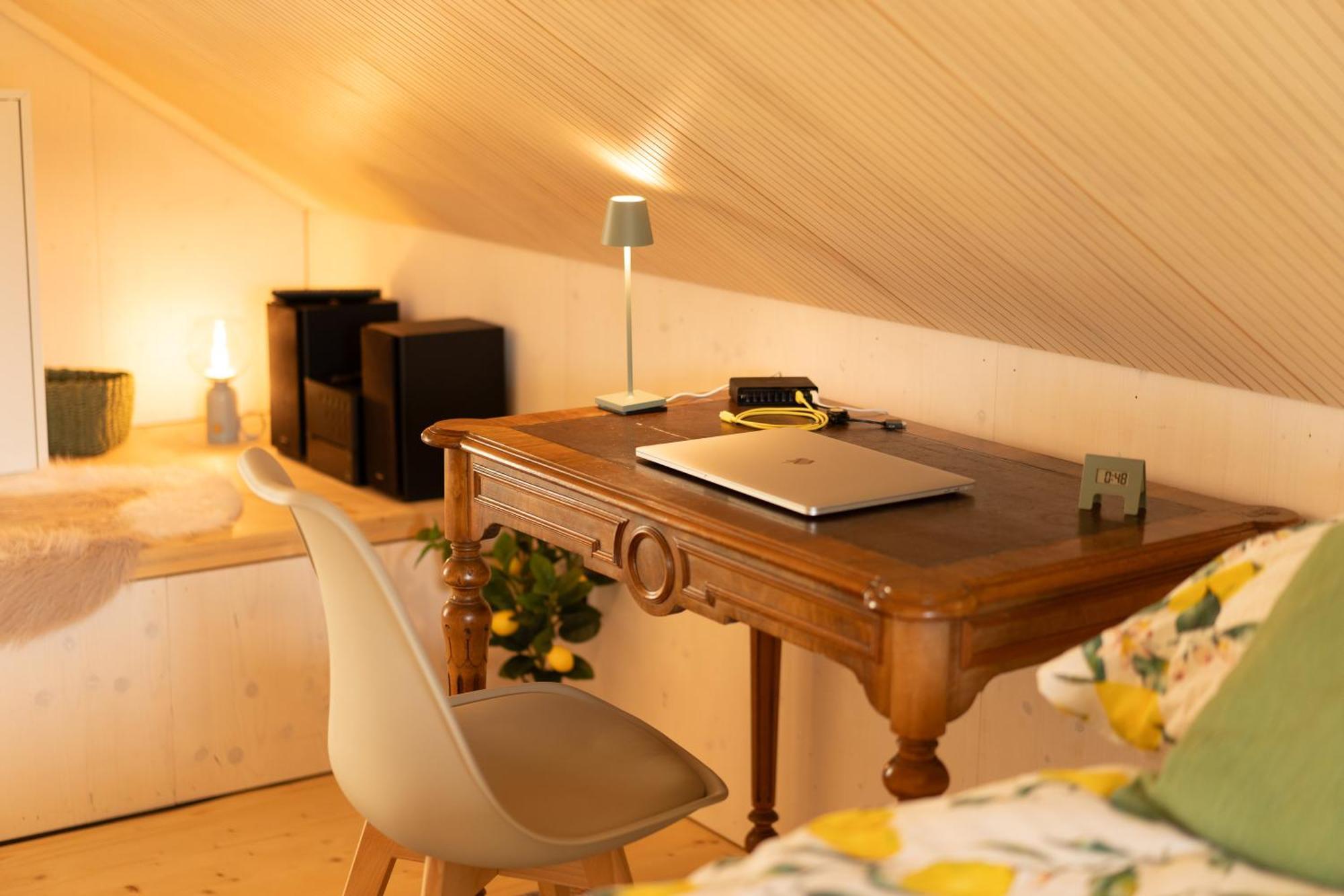 Tiny House Chez Claudine - Relaxen, Workspace, Naehe Thermen, Netflix, Free Parking & Wifi Brugg  Bagian luar foto