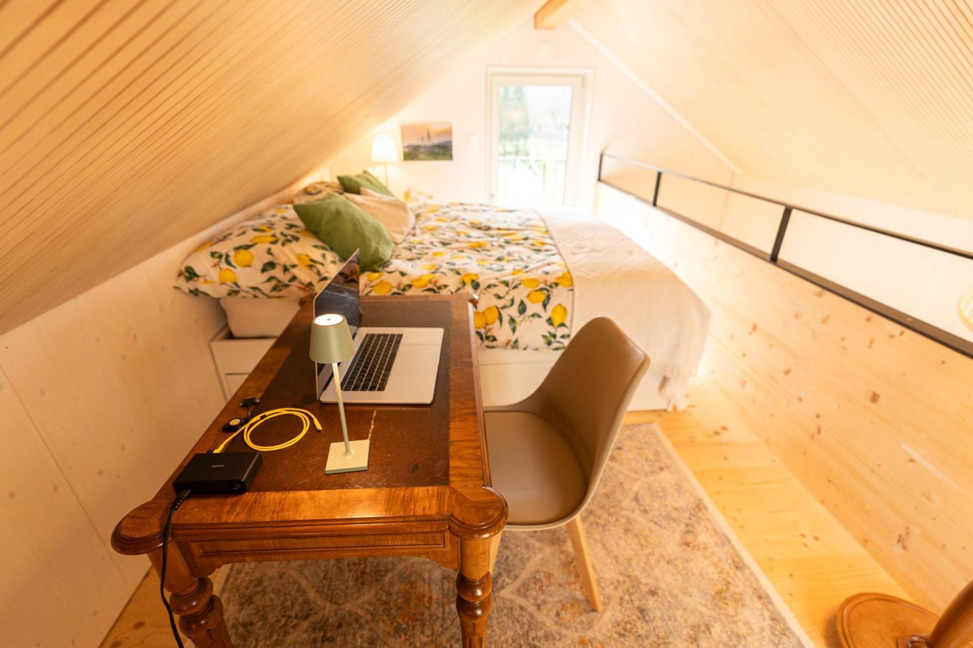 Tiny House Chez Claudine - Relaxen, Workspace, Naehe Thermen, Netflix, Free Parking & Wifi Brugg  Bagian luar foto